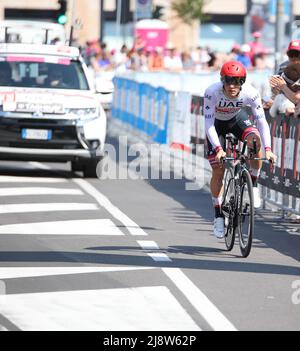 Verona, VR, Italia - 2 giugno 2019: Ciclista JAN POLANC del Team UAE al Tour d'Italia chiamato anche giro di ITALIA è una gara ciclistica più famosa con profes Foto Stock