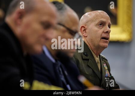 Il generale David Berger, comandante del corpo dei Marine, testimonia durante un'audizione della Camera Committee on Appropiations SubCommittee on Defense sulla proposta di richiesta di bilancio per il corpo della Marina e della Marina degli Stati Uniti per l'anno fiscale 2023 a Washington, DC, il 18 maggio 2022. Credito: Samuel Corum/CNP Foto Stock