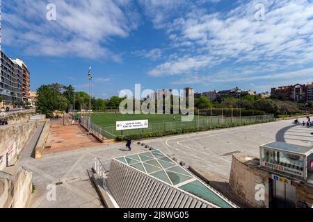 Valencia, Spagna - 05 05 2022: Campo di calcio Pont de l'Exposicio a Valencia, Spagna in una giornata di primavera soleggiata. Foto Stock