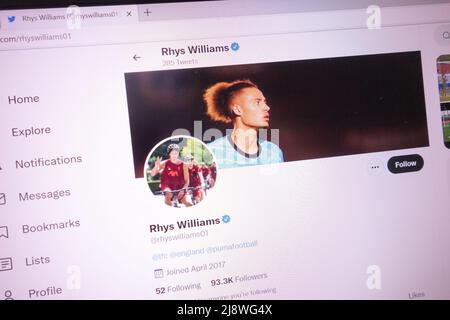 KONSKIE, POLONIA - 18 maggio 2022: Account Twitter ufficiale Rhys Williams visualizzato sullo schermo del laptop Foto Stock