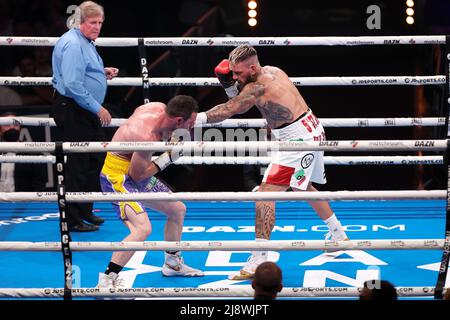 Milano, Italia. 13th maggio 2022. Italia, Milano, 13 2022 maggio: Daniele Scardina (ita) vs Giovanni De Carolis (ita), WBO Intercontinental Super Middleweight titolo, durante Milano Boxing Night 2022 presso Allianz Cloud Credit: Pacific Press Media Production Corp./Alamy Live News Foto Stock