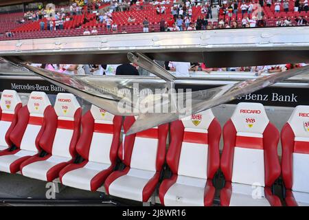 Stoccarda, Germania. 14th maggio 2022. Carbonella martoriata dopo Platzsturm.devastation. Calcio 1st Bundesliga stagione 2021/2022, 34.matchday, matchday34. VFB Stuttgart-1.FC Cologne 2-1, on 05/14/2022, Mercedes Benz Arena Stuttgart Credit: dpa/Alamy Live News Foto Stock