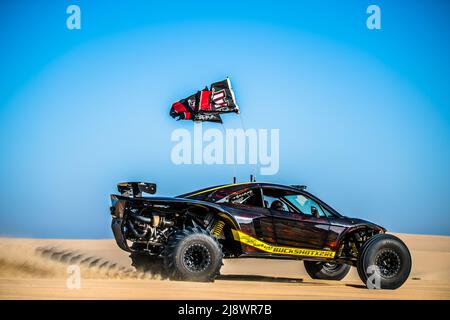 Doha, Qatar, 23 febbraio 2018: Fuoristrada buggy tra le dune di sabbia del deserto del Qatar. Foto Stock