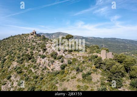 Castello di Miravet, nella provincia di Cabanes di Castellon, Spagna. Si tratta di una costruzione islamica con riforme architettoniche medievali. Foto Stock