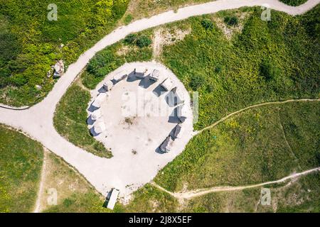 Memory Stones - Stone Circle sull'isola di Portland da un drone, Weymouth, Dorset, Inghilterra, Europa Foto Stock