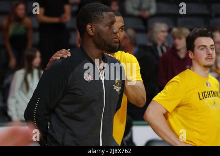 Londra sul Canada, maggio 17 2022. London Lightning prende il gioco 2 sopra il Windsor Express nelle semifinali NBLC. Abednego Lufile(21) della London Lightn Foto Stock