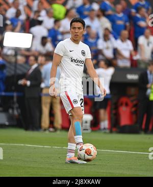 Siviglia, Spagna. 18th maggio 2022. Makoto HASEBE (F) Warming up, Soccer Europa League Final 2022, Eintracht Frankfurt (F) - Glasgow Rangers (RFC), il 18th maggio 2022 a Siviglia/ Spagna Credit: dpa/Alamy Live News Foto Stock