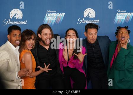 New York, NY, USA. 18th maggio 2022. Jordan Calloway, Diane Farr, Max Thierlot, Stephanie Arcila, Kevin Alejandro e Jules Latimer agli arrivi per Paramount Upfront 2022 Post Party - CBS BET Comedy Central MTV Nickelodeon, 666 Madison Ave, New York, NY 18 maggio 2022. Credit: Kristin Callahan/Everett Collection/Alamy Live News Foto Stock