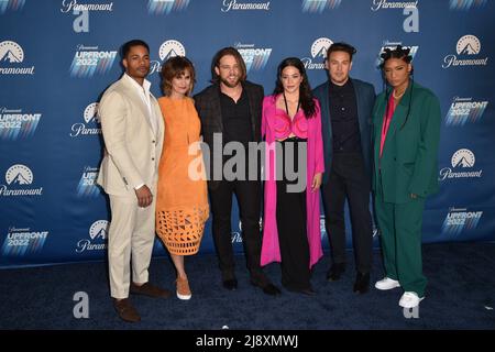 New York, NY, USA. 18th maggio 2022. Jordan Calloway, Diane Farr, Max Thierlot, Stephanie Arcila, Kevin Alejandro e Jules Latimer agli arrivi per Paramount Upfront 2022 Post Party - CBS BET Comedy Central MTV Nickelodeon, 666 Madison Ave, New York, NY 18 maggio 2022. Credit: Kristin Callahan/Everett Collection/Alamy Live News Foto Stock