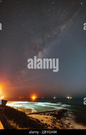 Towradgi Beach piscina oceano di notte Foto Stock