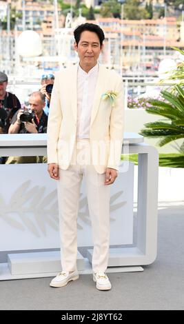 Lee Jung-Jae durante la Fotocall Hunt durante il Festival del Cinema di Cannes 75th a Cannes, Francia. Data immagine: Giovedì 19 maggio 2022. Foto Stock