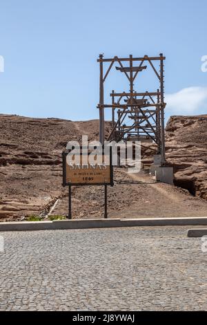 Ingresso alla miniera di sale di Pedra de Lume, isola di SAL, isole di Capo Verde, Cabo Verde, Africa Foto Stock