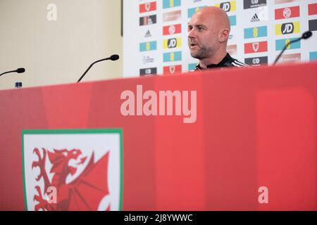 Cardiff, Galles, Regno Unito. 19th maggio 2022. Cardiff, Galles, Regno Unito. Maggio 19 2022. Rob Page, allenatore della nazionale di calcio del Galles, durante una conferenza stampa che annuncia la sua squadra per la finestra internazionale del giugno 2022. Il Galles giocherà cinque partite, tra cui una partita finale della Coppa del mondo FIFA contro la Scozia o l'Ucraina. Credit: Mark Hawkins/Alamy Live News Foto Stock