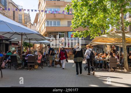 Manacor, Spagna; maggio 14 2022: Scultura gigante di un personaggio folk racconto della cultura maiorca, chiamato rondalles, situato nella strada, come parte del Foto Stock