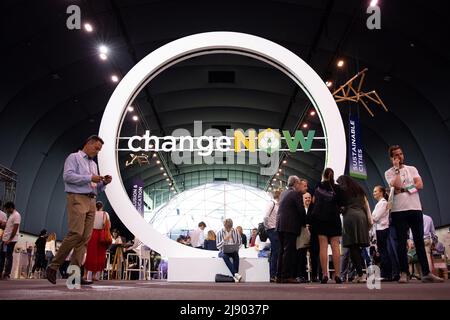 Parigi, Francia. 19th maggio 2022. Persone durante il vertice ambientale Change Now 2022 a Parigi il 19 maggio 2022. Photo by Raphael Lafargue/ABACAPRESS.COM Credit: Abaca Press/Alamy Live News Foto Stock