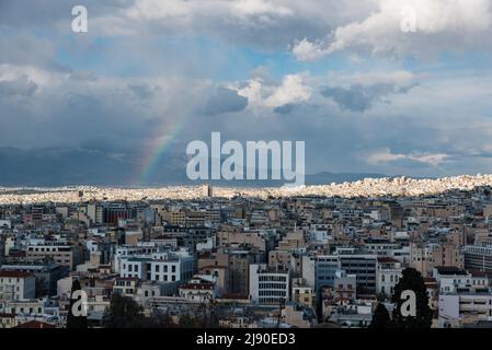 Atene, Attica - Grecia - 12 26 2019 Vista su Atene, presa dalla collina dell'Acropoli Foto Stock