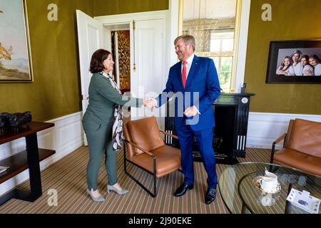 2022-05-19 15:28:48 L'AIA - il re Willem-Alexander incontra il ministro Conny Helder (Long-Term Care and Sport) per un incontro introduttivo a Huis ten Bosch Palace. ANP POOL MISHA CALZOLAIO paesi bassi fuori - belgio fuori Foto Stock