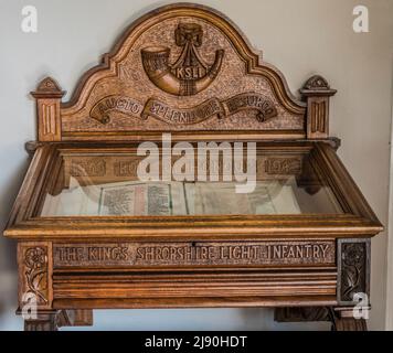 L'immagine è del gabinetto Roll of Honor dedicato agli uomini della fanteria leggera del Kings Shropshire alla chiesa di St Chads di Shrewsbury, risalente al 18th secolo Foto Stock