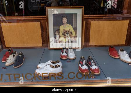 Jermyn Street, sede dei migliori sartors da uomo di Londra, produttori di magliette, fornitori di articoli in pelle, nella zona di St James di Westminster, Londra, Regno Unito Foto Stock