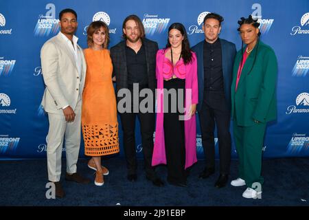 Jordan Calloway, Diane Farr, Max Thierlot, Stephanie Arcila, Kevin Alejandro e Jules Latimer Foto Stock