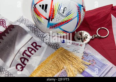 Aereo da viaggio per la Coppa del mondo di calcio FIFA Qatar. Concetto di sport e viaggi Foto Stock