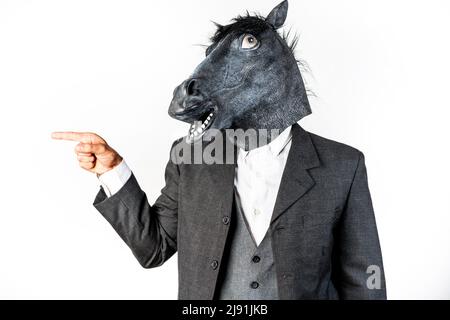 Uomo cavallo che punta a sinistra con la mano Foto Stock