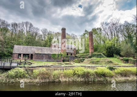 Immagini colorate degli edifici in muratura abbandonati presso il museo vivente di Blists Hill Victorian Town del 1900 Foto Stock