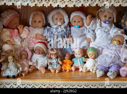 Bambole e bambole decorative, giocattoli per bambini, immagine simbolica, Austria Foto Stock