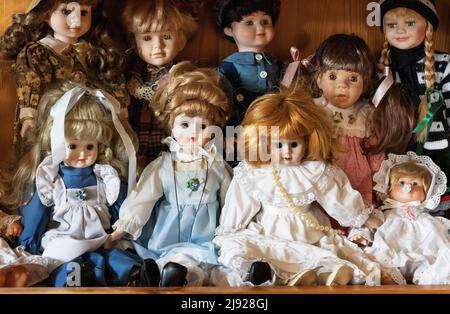 Bambole e bambole decorative, giocattoli per bambini, immagine simbolica, Austria Foto Stock