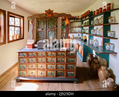 Farmacia assistente laboratorio, Birkenheider House, Museo all'aperto delle fattorie della Turingia, vista interna, Rudolstadt, Turingia, Germania Foto Stock