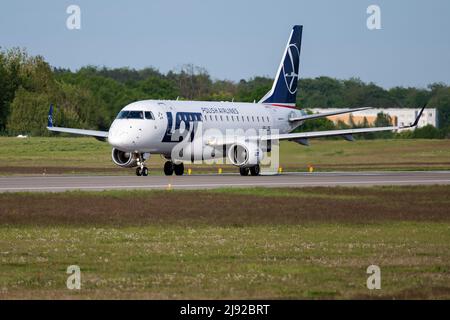 Danzica, Polonia. 19th maggio 2022. UN SACCO di aereo Polacco Airlines visto all'aeroporto Lech Walesa di Gdansk. Credit: SOPA Images Limited/Alamy Live News Foto Stock