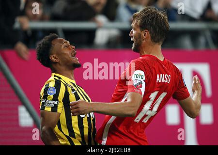 UTRECHT - (lr) Louis Openda di Vitesse, Willem Janssen del FC Utrecht durante la partita olandese dei playoff Eredivie tra FC Utrecht e Vitesse allo Stadion Galgenwaard il 19 maggio 2022 a Utrecht, Olanda. ANP BART STOUTJEDIJK Foto Stock