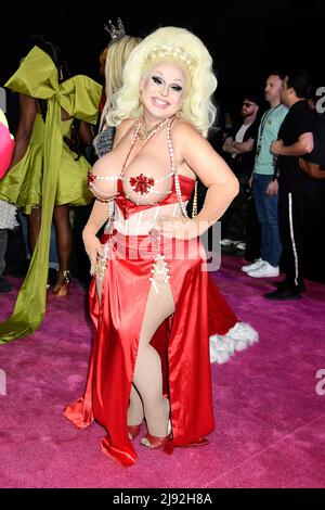 Jaymes Mansfield pone durante il 2022 Rupaul DragCon, giorno 1, tenuto al LA Convention Center a Los Angeles, California, Venerdì 13 maggio 2022. Foto di Jennifer Graylock-Graylock.com 917-519-7666 Foto Stock