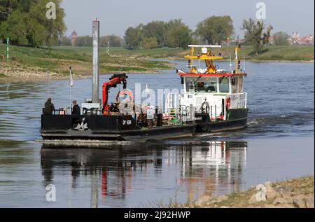 28.04.2020, Graditz, Sassonia, Germania - nave di risonanza dell'Amministrazione federale delle vie navigabili e della navigazione sull'Elba. 00S200428D336CAROEX.JPG [MODALITÀ Foto Stock