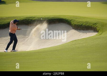 Tulsa, Stati Uniti. 19th maggio 2022. Scottie Scheffler gioca la 16th buche nel primo round durante il campionato PGA al Southern Hills Country Club di Tulsa, Oklahoma, giovedì 19 maggio 2022. Foto di Kyle Rivas/UPI Credit: UPI/Alamy Live News Foto Stock