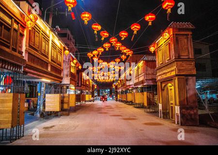 Festa della Lanterna a Nakhon Sawan mercato notturno in Thailandia Foto Stock