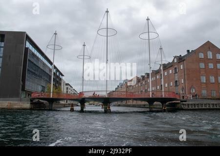 Ponte pedonale Five Circles, canale Christianshavn, Copenhagen, Danimarca. Foto Stock