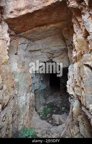 Galleria nelle vecchie miniere di rame di Cap Garonne a le Pradet Foto Stock