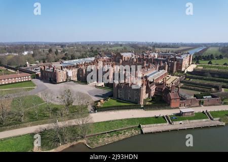 Hampton Court Palace London UK Drone, aereo, vista dall'aria, vista dall'alto, Foto Stock
