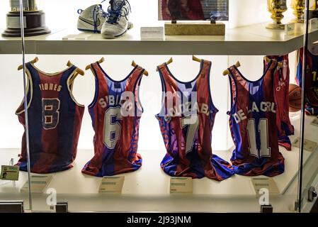 Museo del FC Barcelona, nello stadio Camp Nou. Maglie da basket (Barcellona, Catalogna, Spagna) ESP: Museo del FC Barcelona, en el Camp Nou Foto Stock