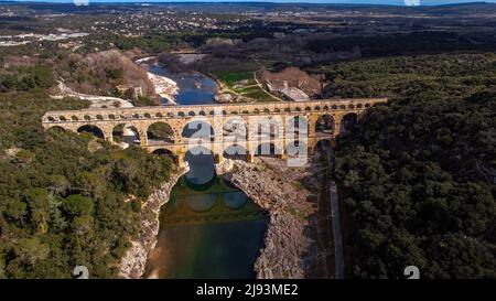 Il viadotto Pont du Gard, Provenza visto dall'aria Foto Stock