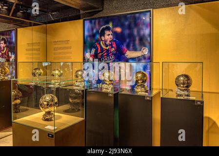 Golden Ball al miglior giocatore del mondo dato a Leo messi ed esposto nello spazio messi del museo del FC Barcelona, al Camp Nou di Barcellona Foto Stock