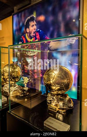 Golden Ball al miglior giocatore del mondo dato a Leo messi ed esposto nello spazio messi del museo del FC Barcelona, al Camp Nou di Barcellona Foto Stock