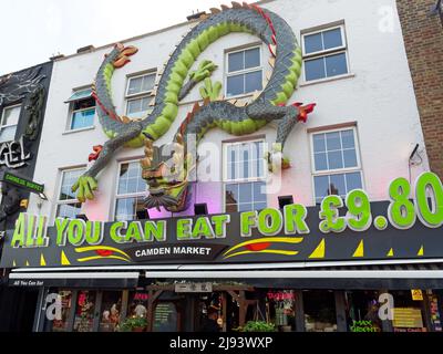 Vista della parte anteriore di un buffet cinese a volontà a Camden High Street a Londra Foto Stock