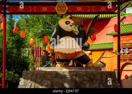 Gold Coast, Queensland, Australia - statua di Kung fu Panda al parco a tema Dreamworld Foto Stock