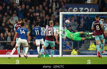 Foto del file datata 13-09-2021 di Everton's Andros Townsend segna il secondo obiettivo del gioco del loro lato. Townsend non è estraneo a segnare gol spettacolari e lo ha fatto per Everton in una vittoria del 3-1 su Burnley. Data di emissione: Venerdì 20 maggio 2022. Foto Stock