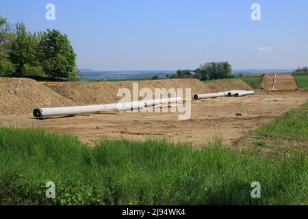 Posa di tubi vuoti nei pressi di Vaihingen an der Enz Foto Stock