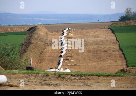 Posa di tubi vuoti nei pressi di Vaihingen an der Enz Foto Stock