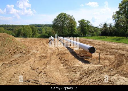 Posa di tubi vuoti nei pressi di Vaihingen an der Enz Foto Stock