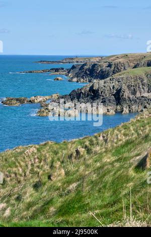 Il Wales Coast Path segue la costa frastagliata della penisola settentrionale di Llyn Foto Stock